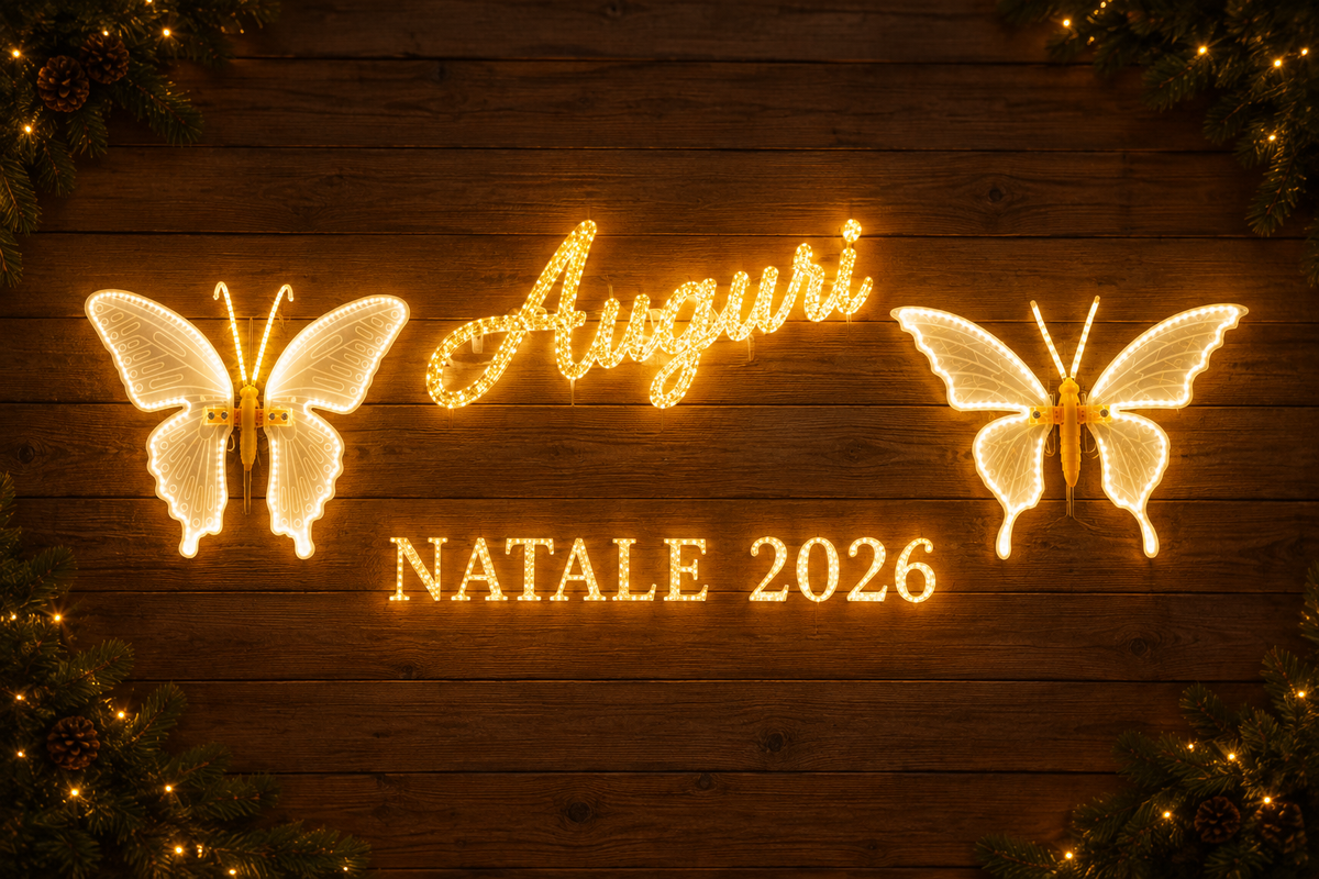Hero luminosa Auguri Natale 2026 con due farfalle
